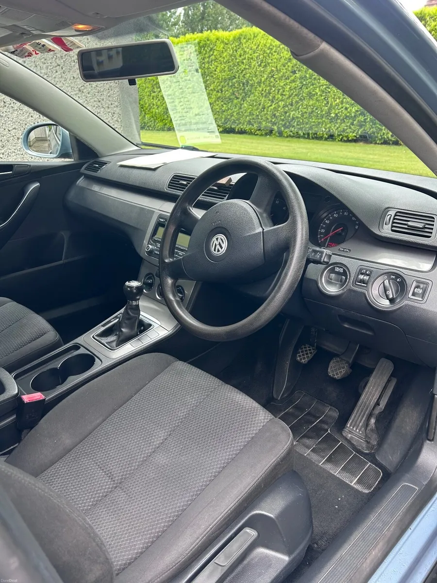 Volkswagen Passat 2008 - Image 2
