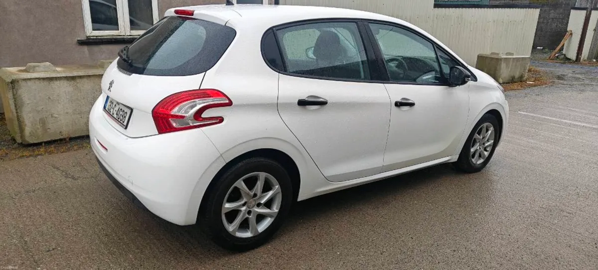 Peugeot 208 - Image 4