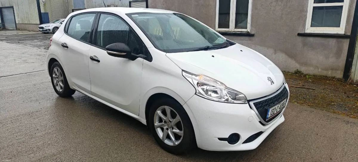 Peugeot 208 - Image 1