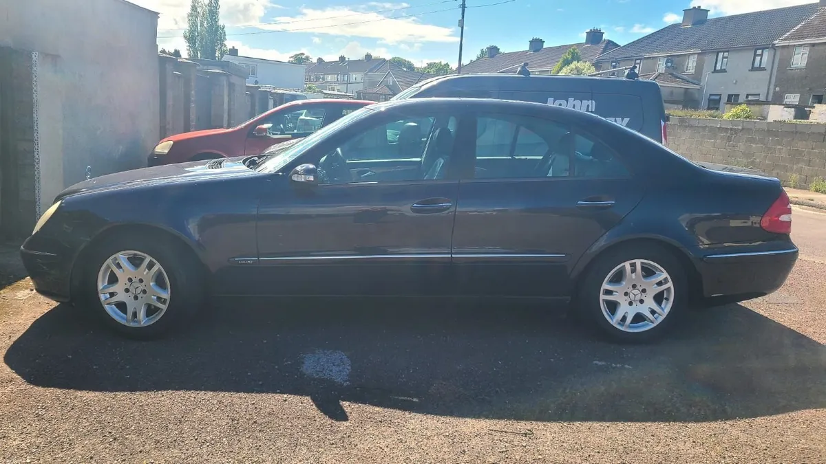 Mercedes-Benz E-Class 2006 - Image 1