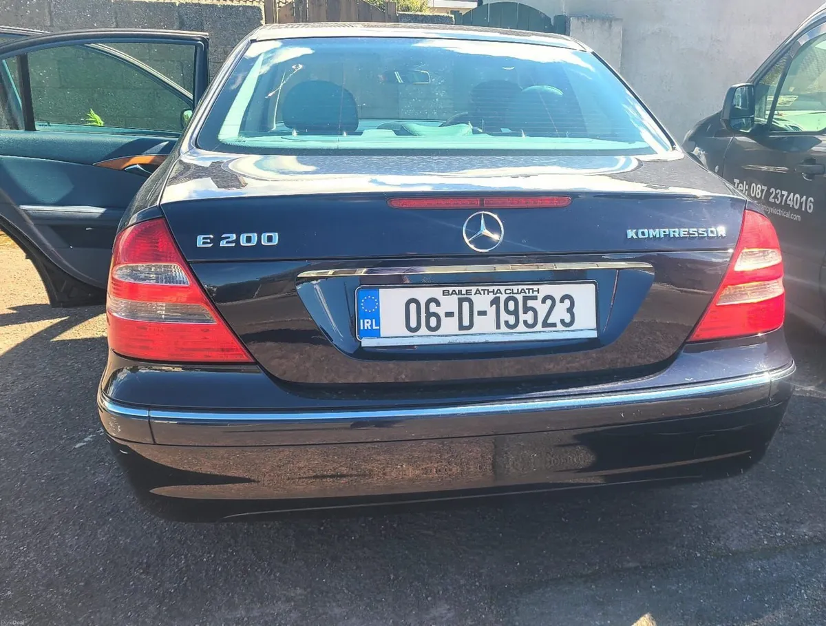 Mercedes-Benz E-Class 2006 - Image 2