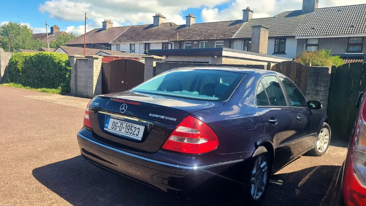 Mercedes-Benz E-Class 2006 - Image 4