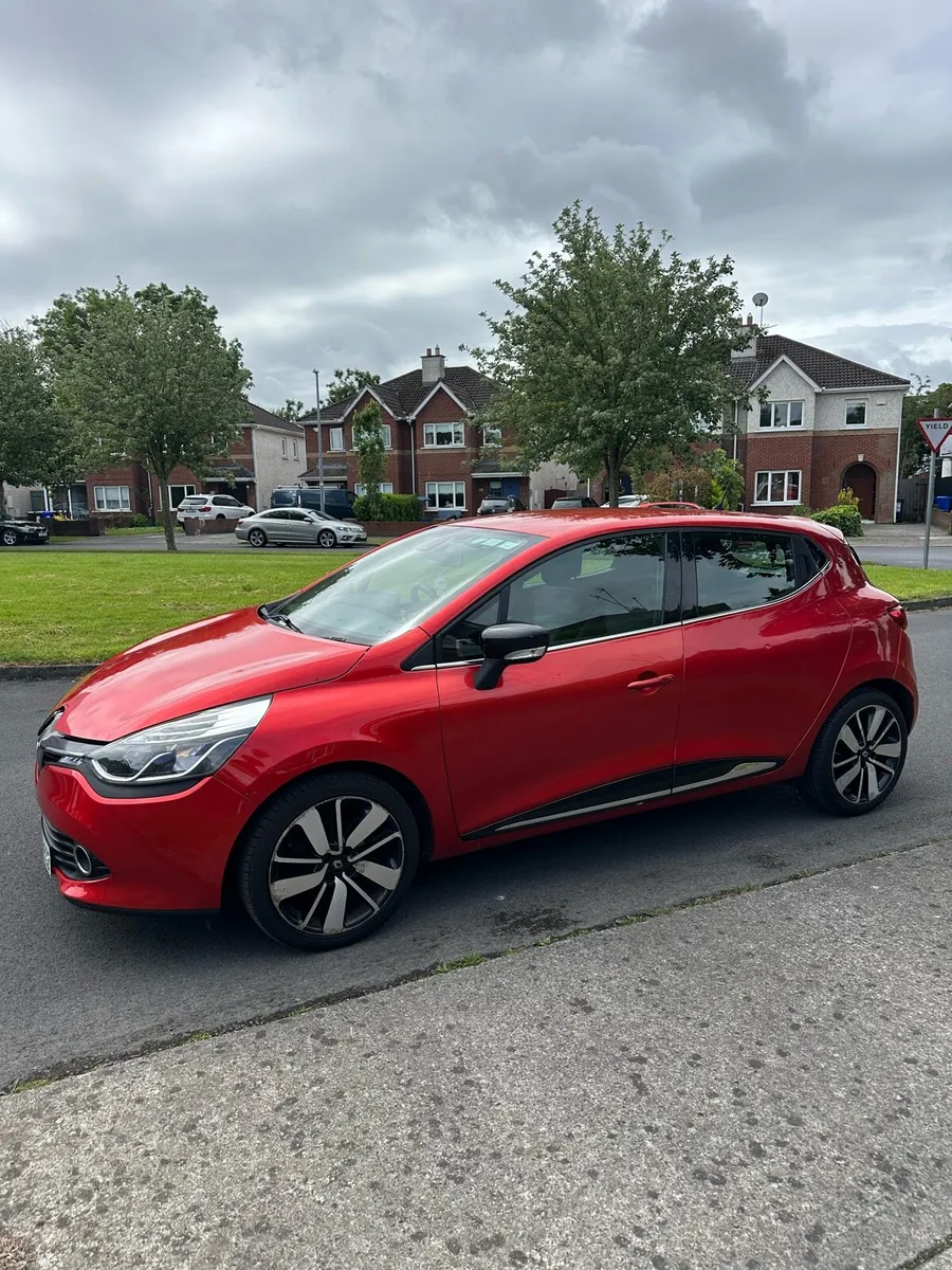 Renault Clio Automatic - Image 1