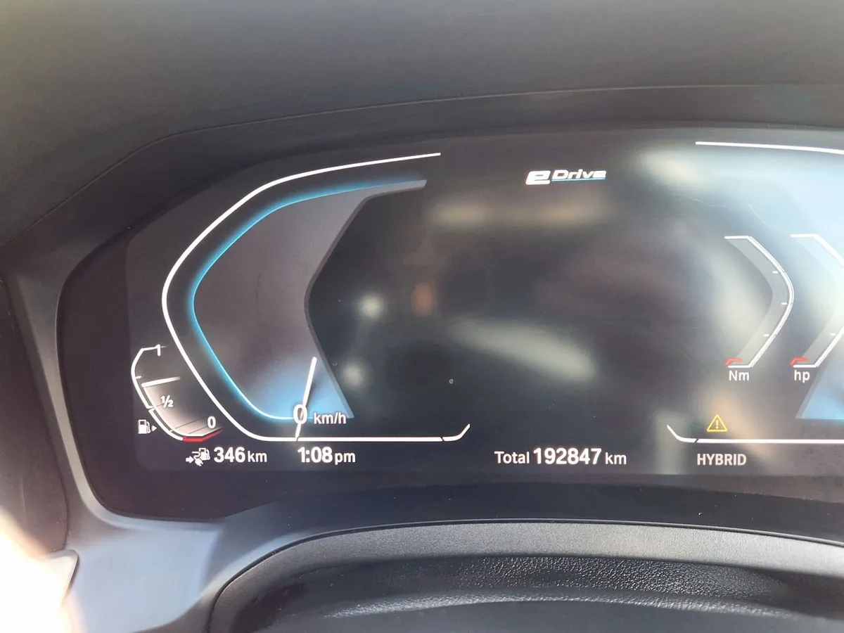 BMW 330e.   2020 - Image 2