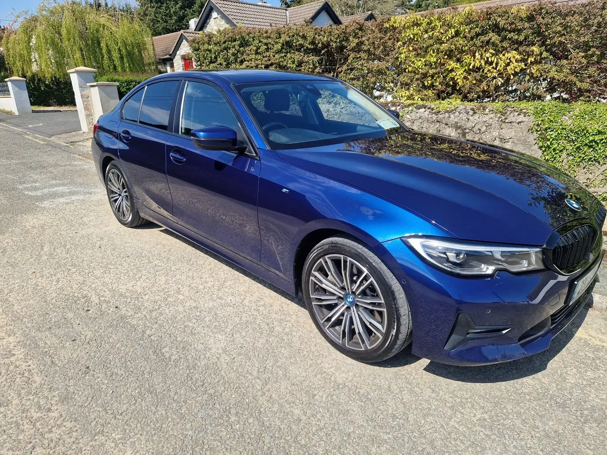 BMW 330e.   2020 - Image 1