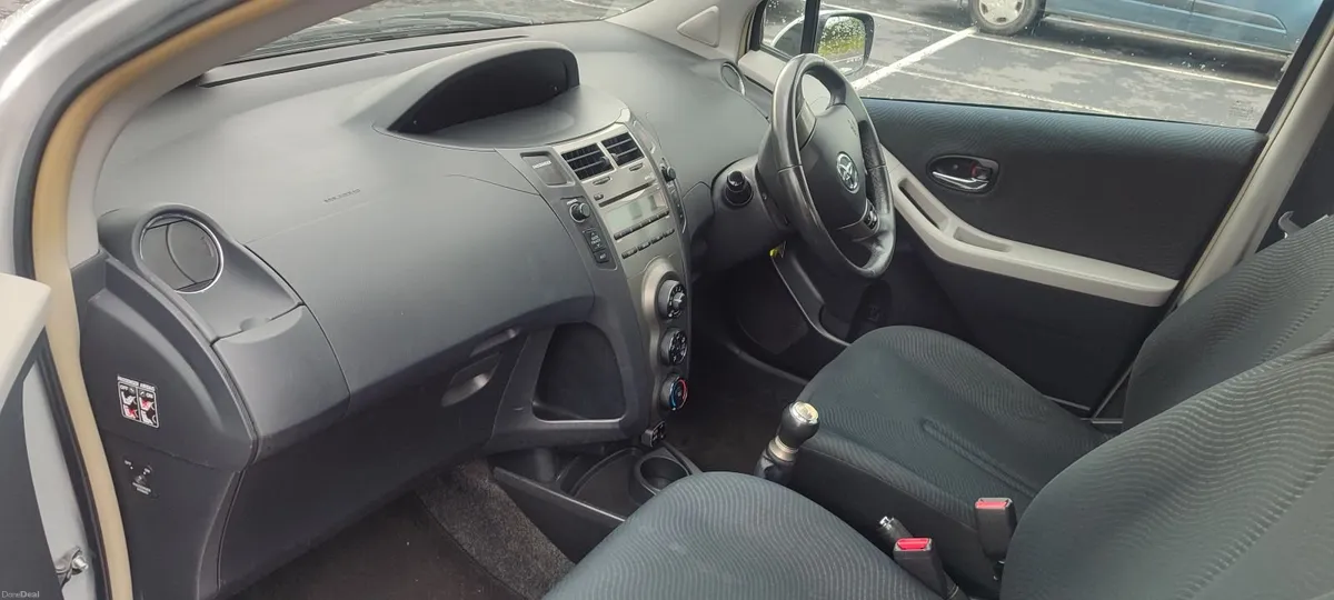 Toyota Yaris 2010 - Image 3