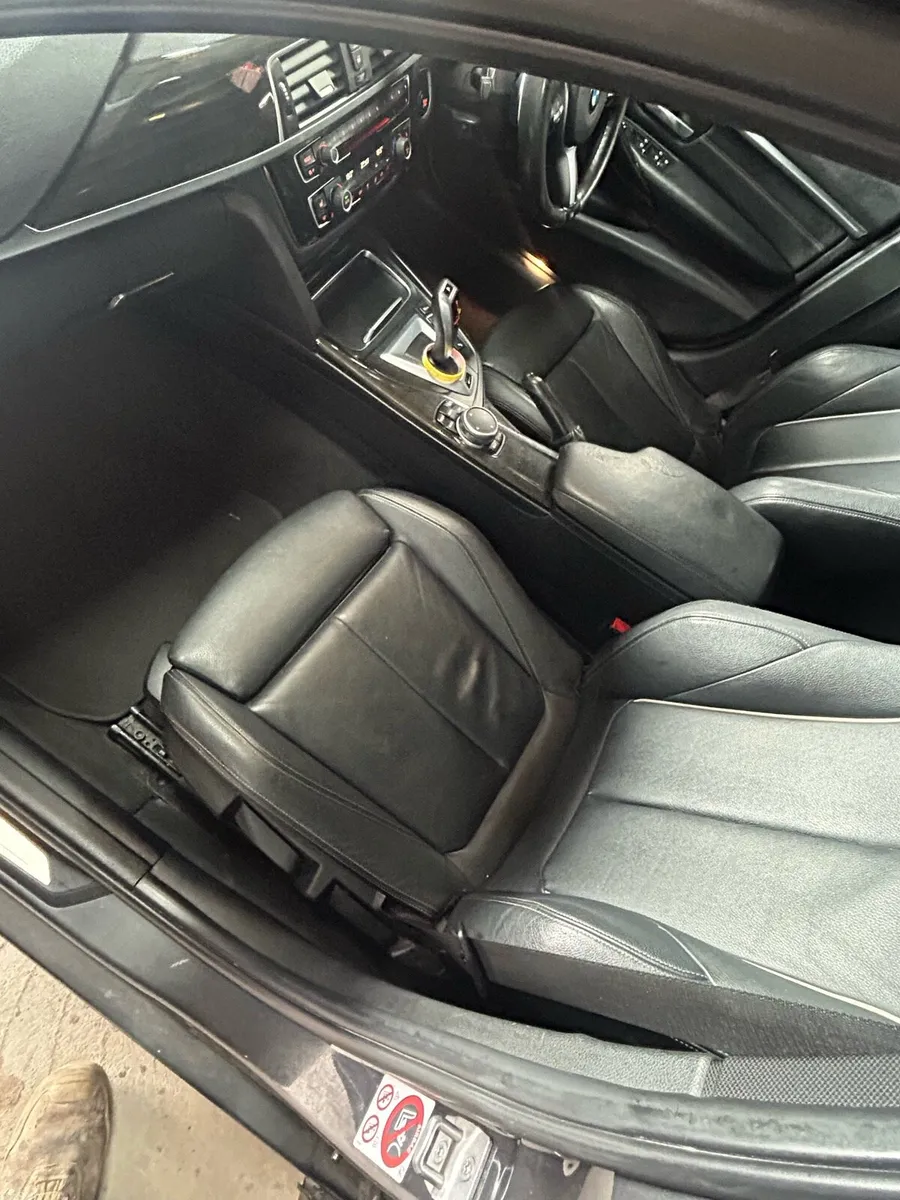 BMW 330e - Image 3