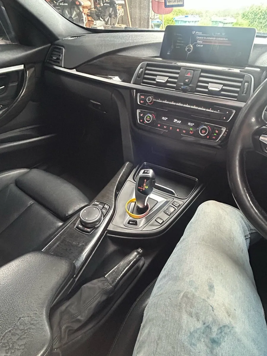 BMW 330e - Image 5