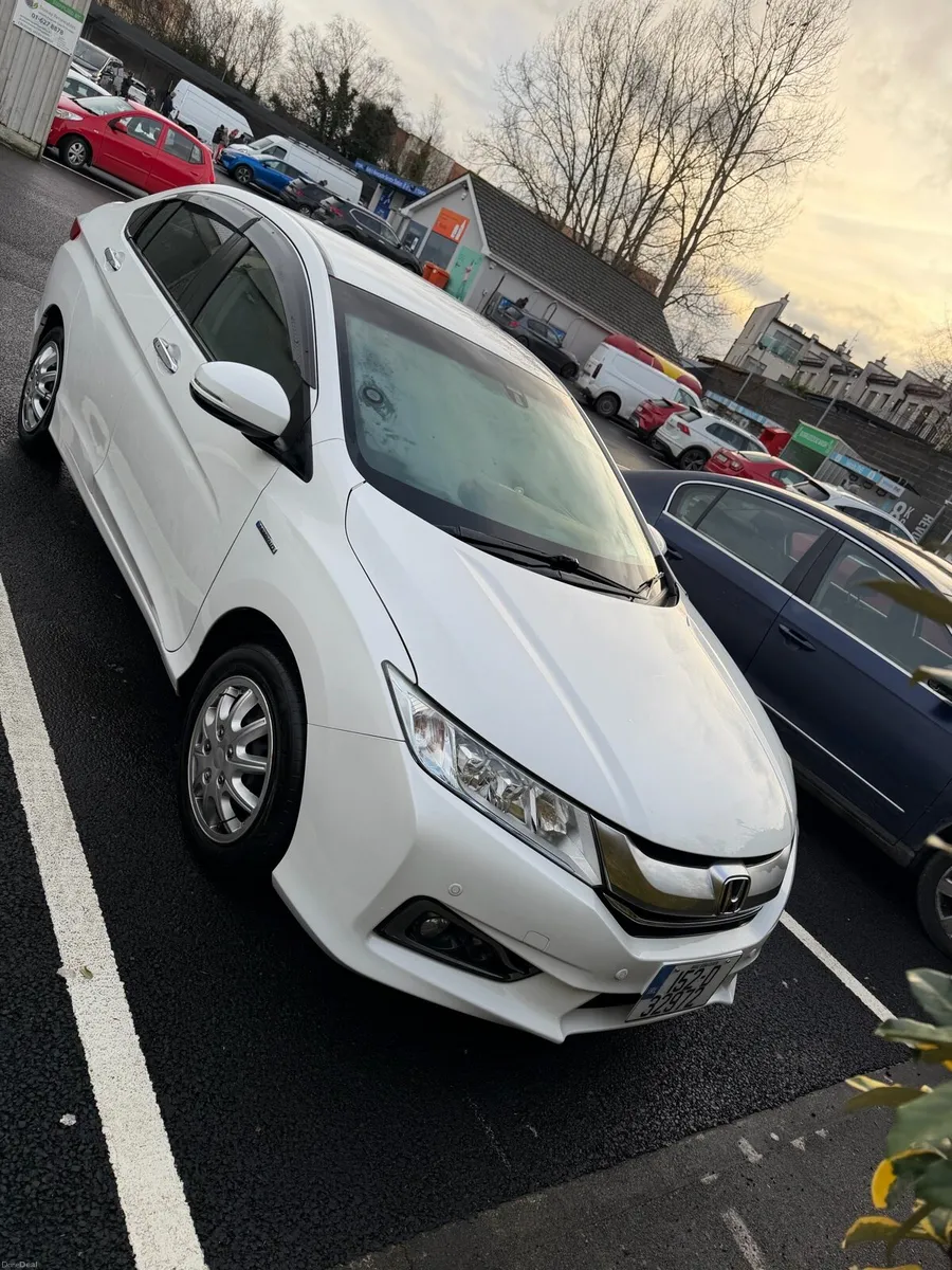 Honda Grace 1.5 HYBRID AUTOMATIC - Image 1