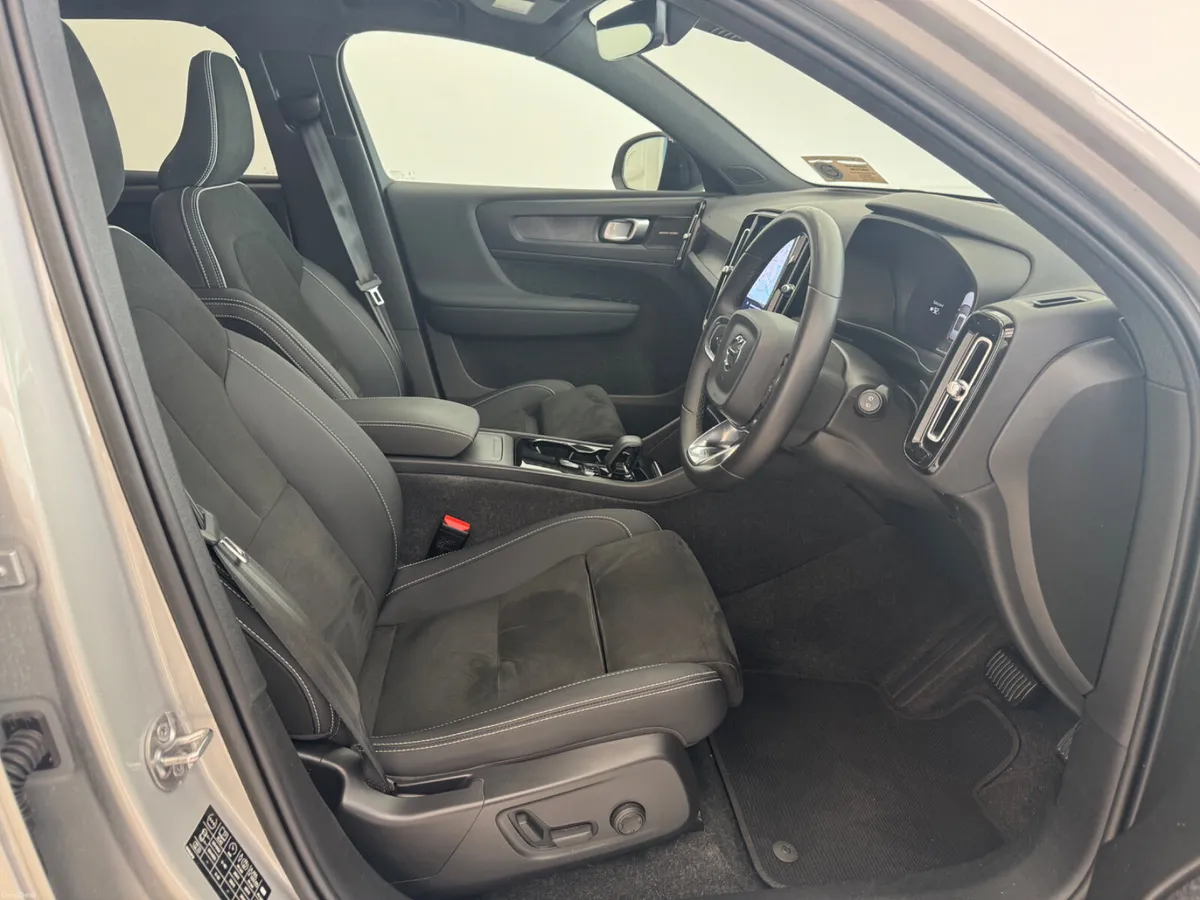 Volvo XC40 2023 - Image 6