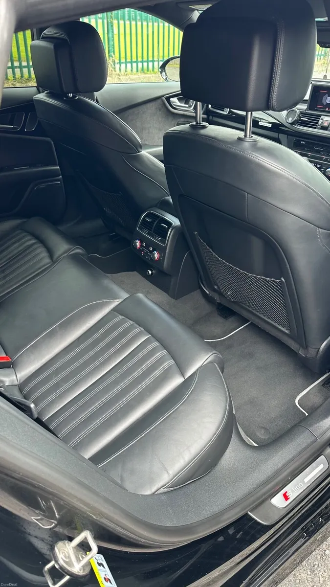 Audi A7 3.0l QUATTRO 272HP S-Line BLACK EDITION - Image 5
