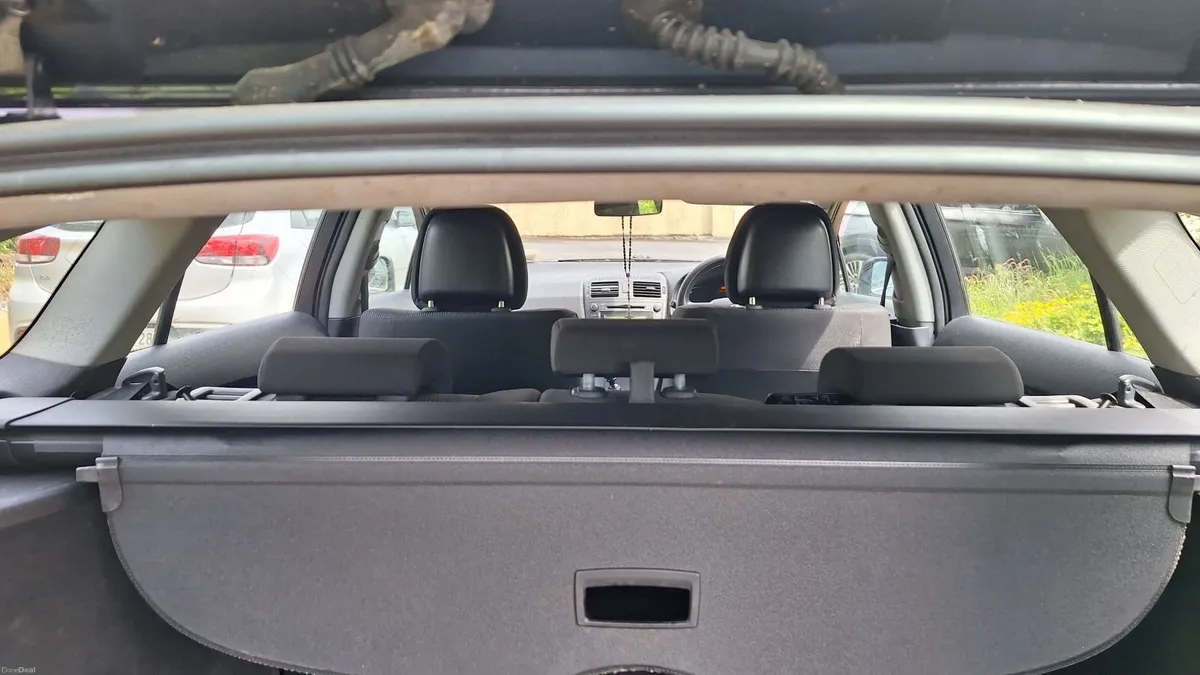 Toyota Avensis 2010 - Image 1