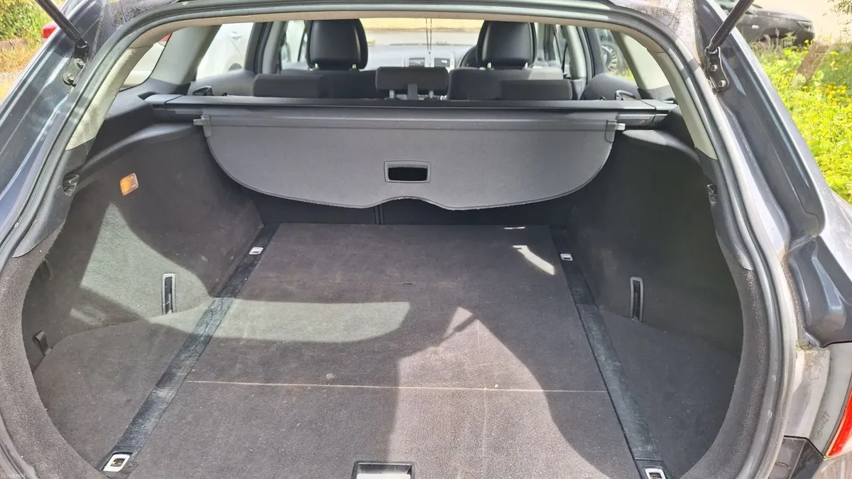 Toyota Avensis 2010 - Image 3