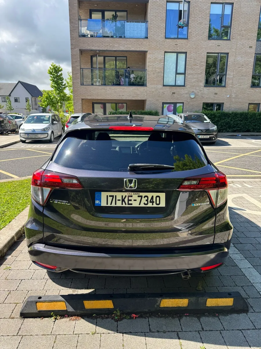 Honda Vezel 2017 VERY LOW MILAGE (read the Ad) - Image 4