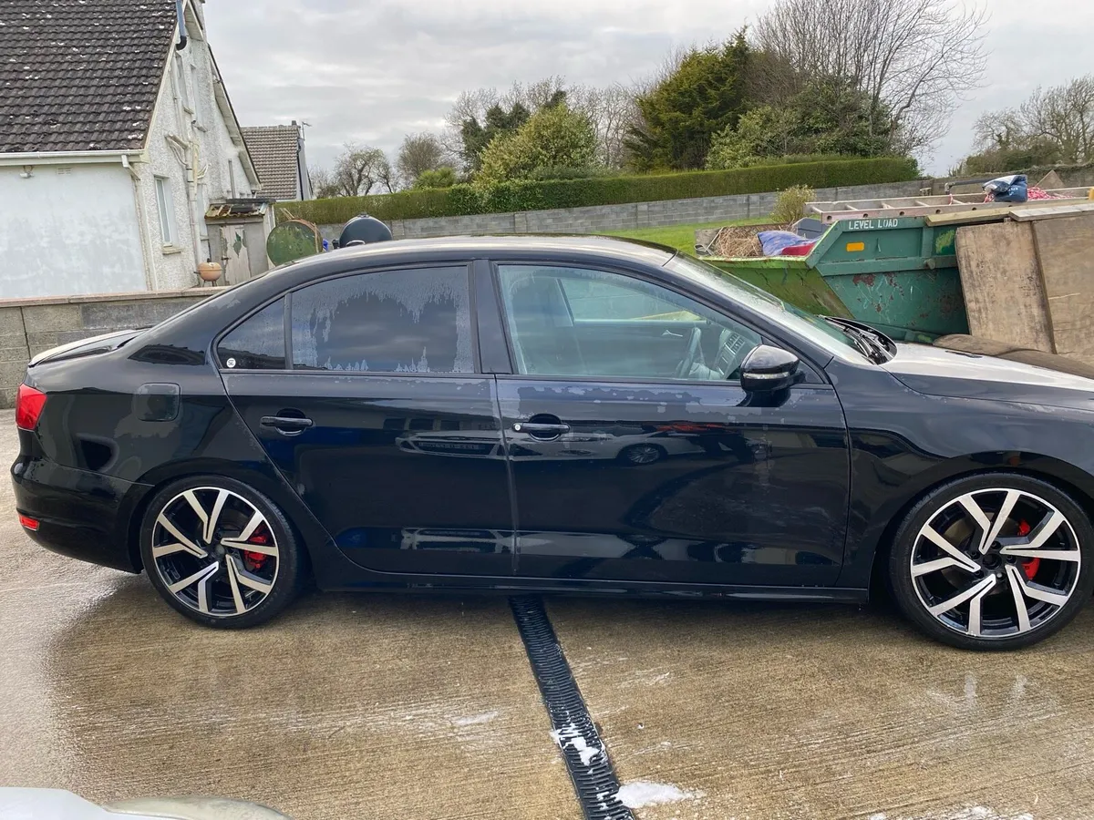 Car - Image 2