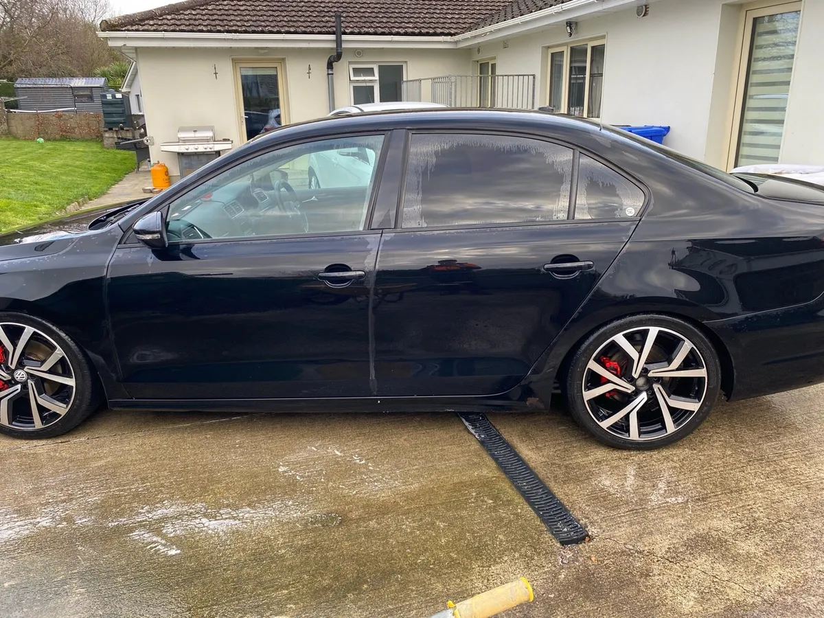 Car - Image 3