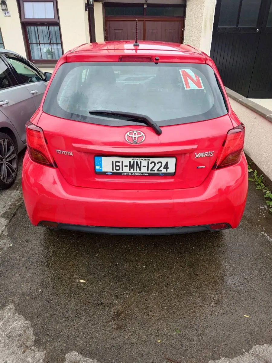 Toyota Yaris Luna Red 2016 - Image 2