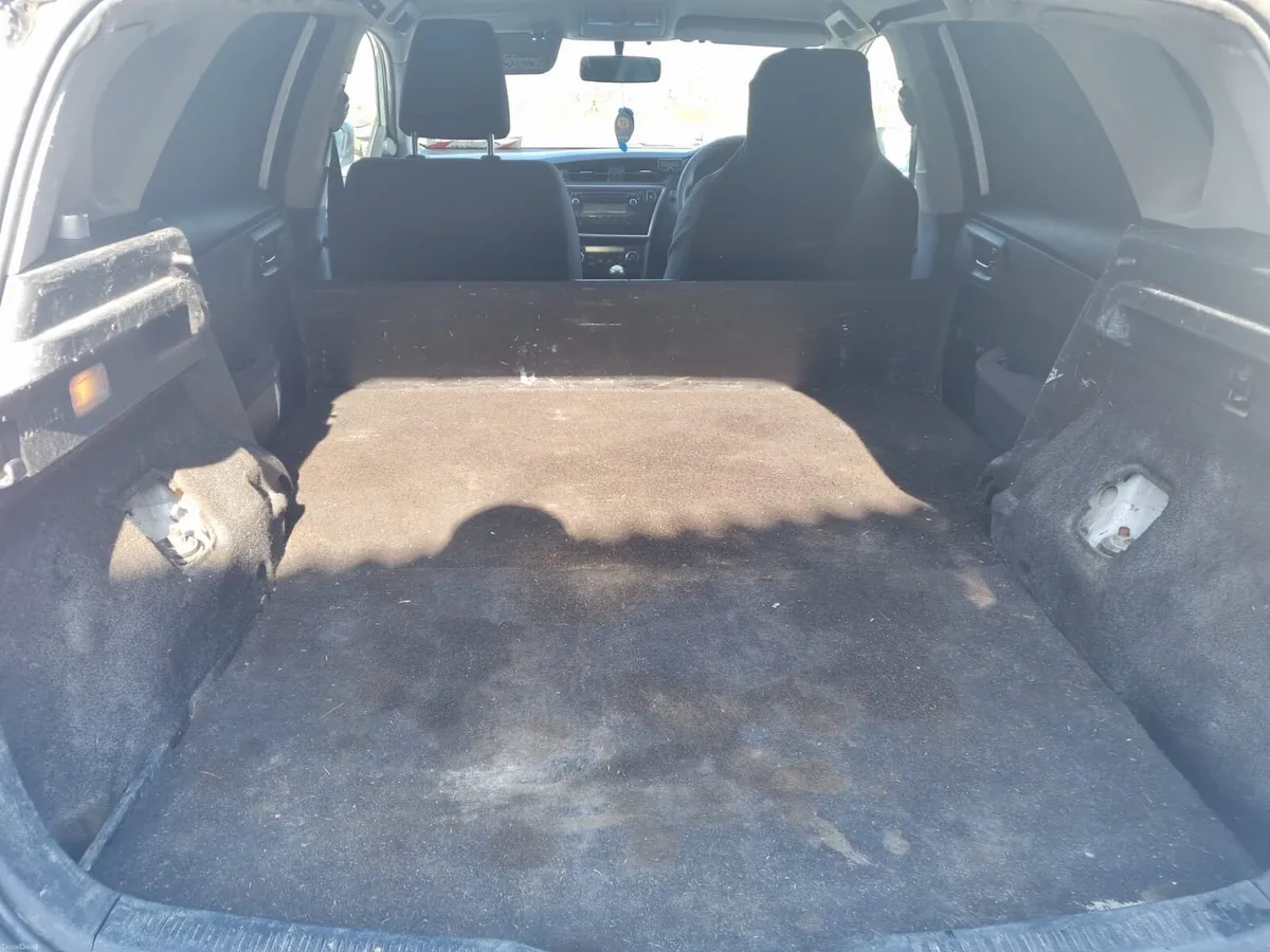Toyota Auris mini Van - Image 5