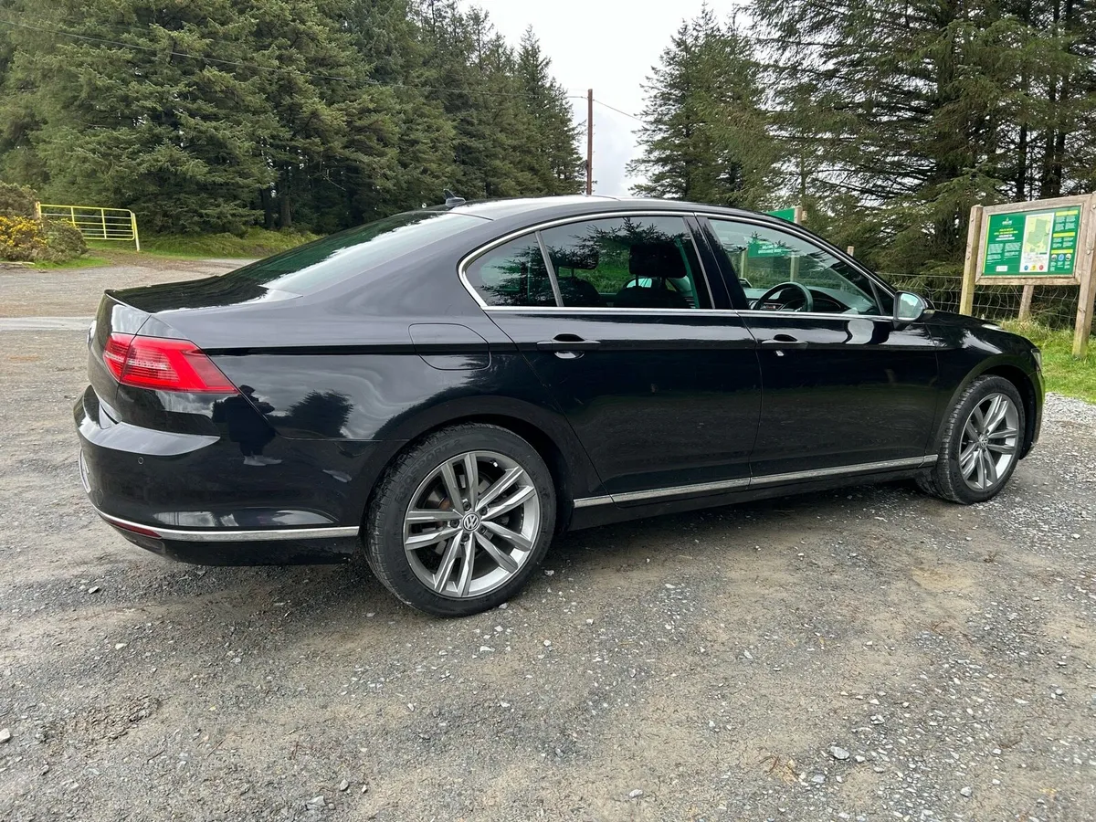 2L Auto Volkswagen Passat with panoramic sunroof - Image 3