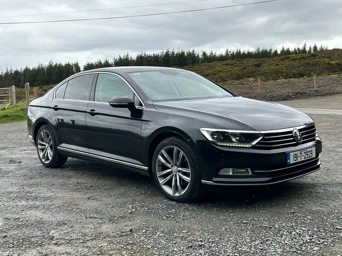 2L Auto Volkswagen Passat with panoramic sunroof - Image 1
