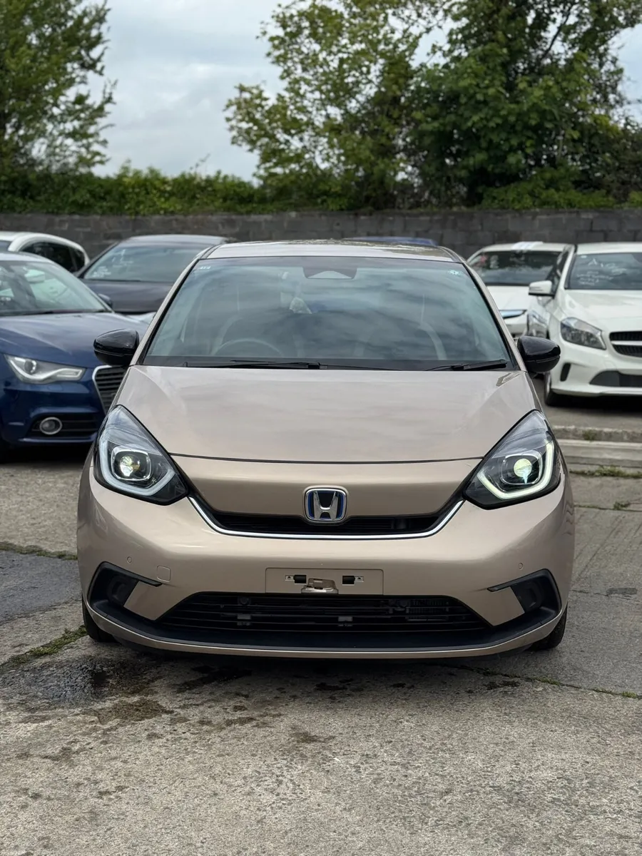 Honda Fit 1.5 Hybrid 24000 KM ONLY 2022 2 KEYS - Image 3