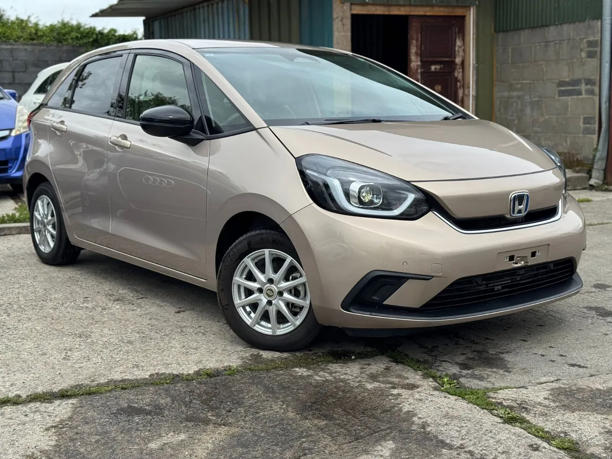 Honda Fit 1.5 Hybrid 24000 KM ONLY 2022 2 KEYS - Image 1