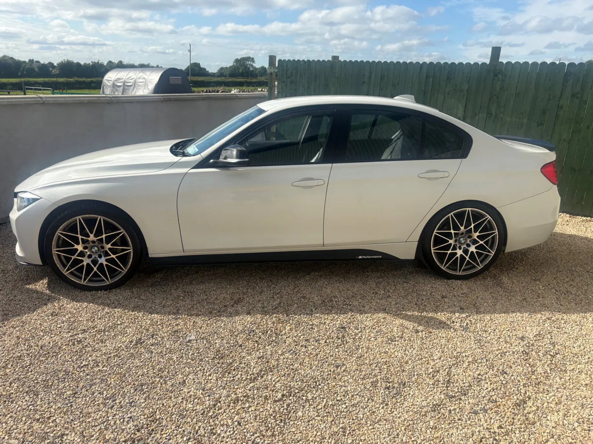 BMW 3-Series 2015 - Image 2