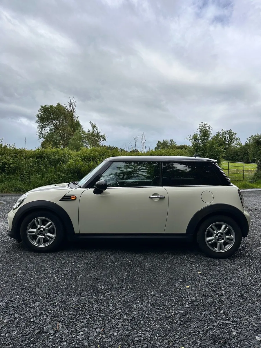 Mini Cooper 2013 - Image 2
