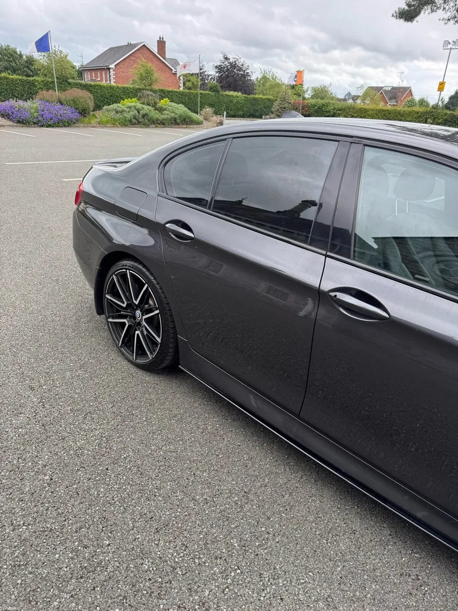 Bmw 520 car - Image 6