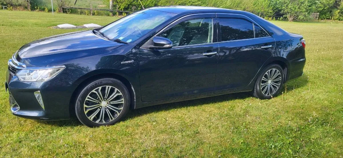 2016 Toyota camry hybrid @price of 8950 - Image 3