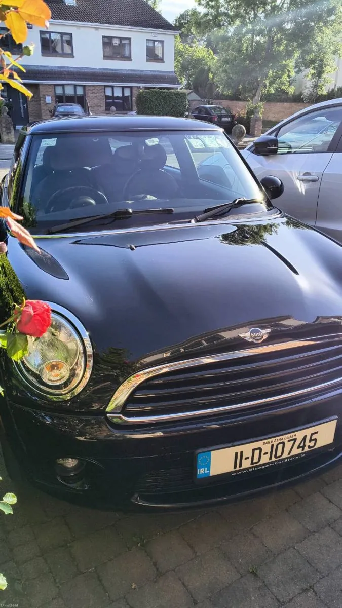 Mini Cooper 2011 - Image 1