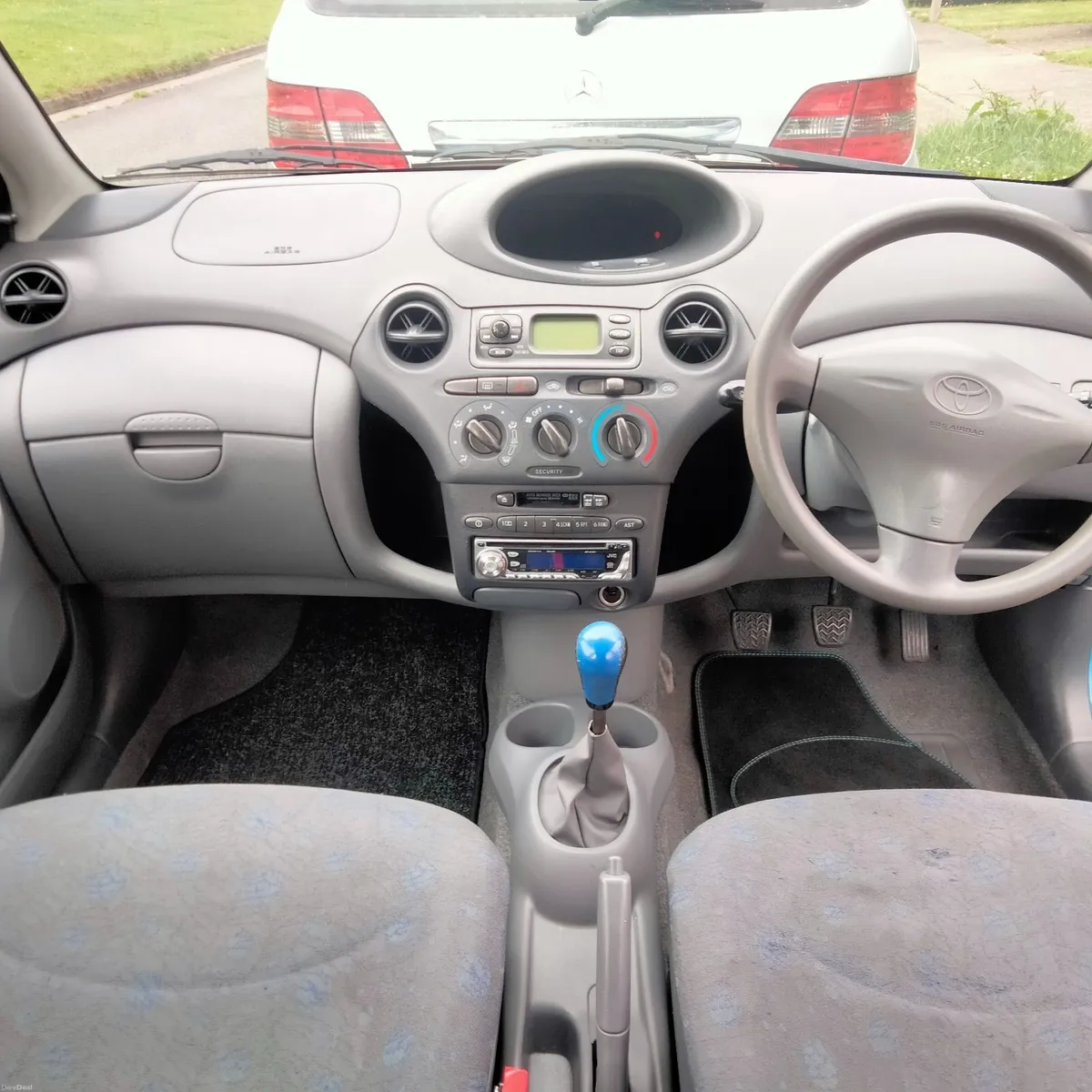Toyota Yaris 2002 - Image 4