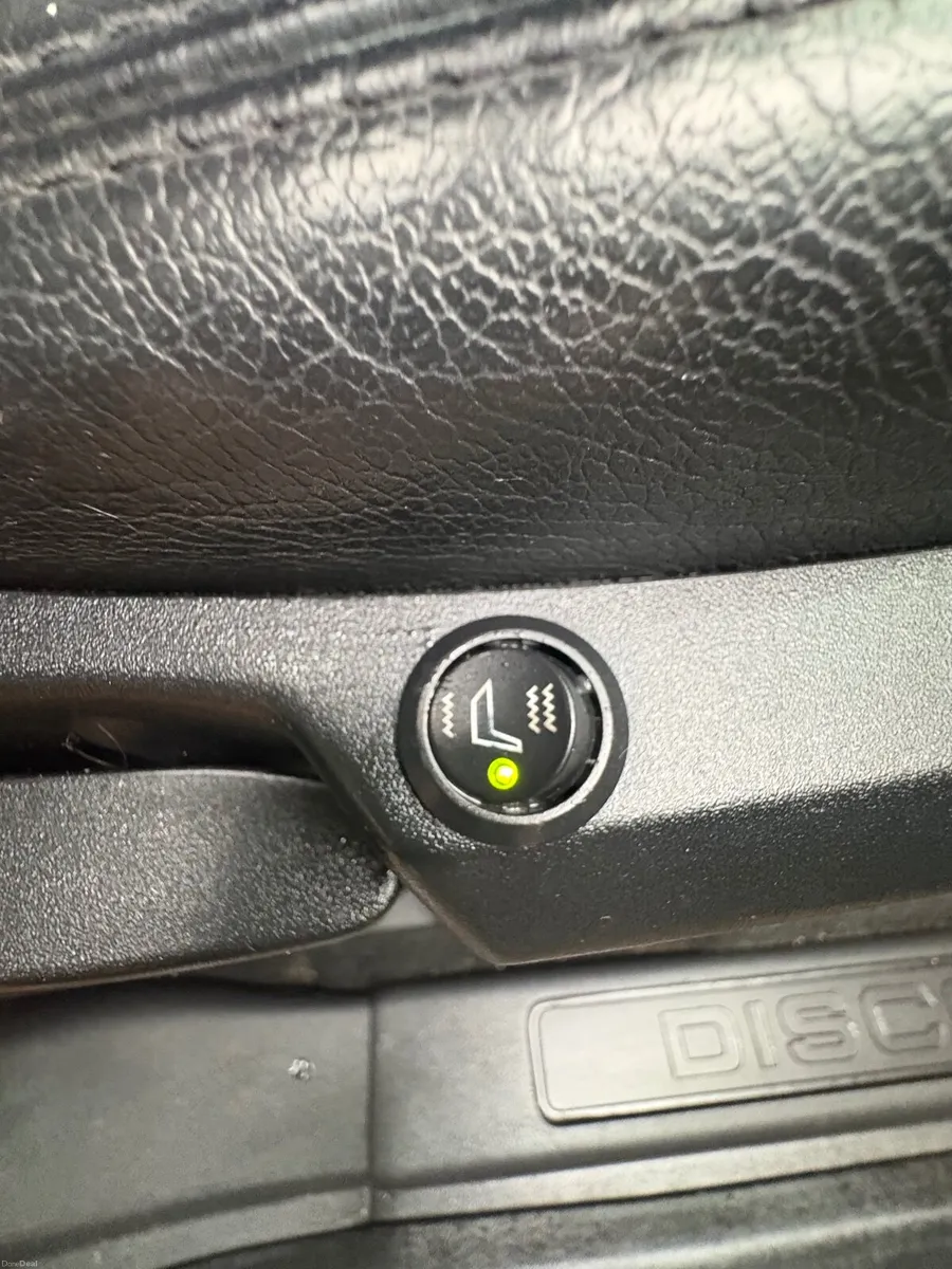 Land Rover Discovery Sport  7 Seats - Image 3