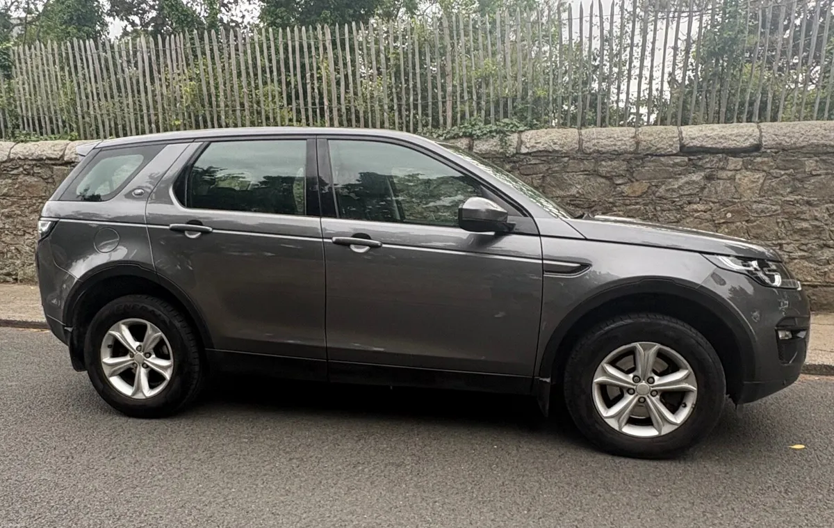 Land Rover Discovery Sport  7 Seats - Image 1