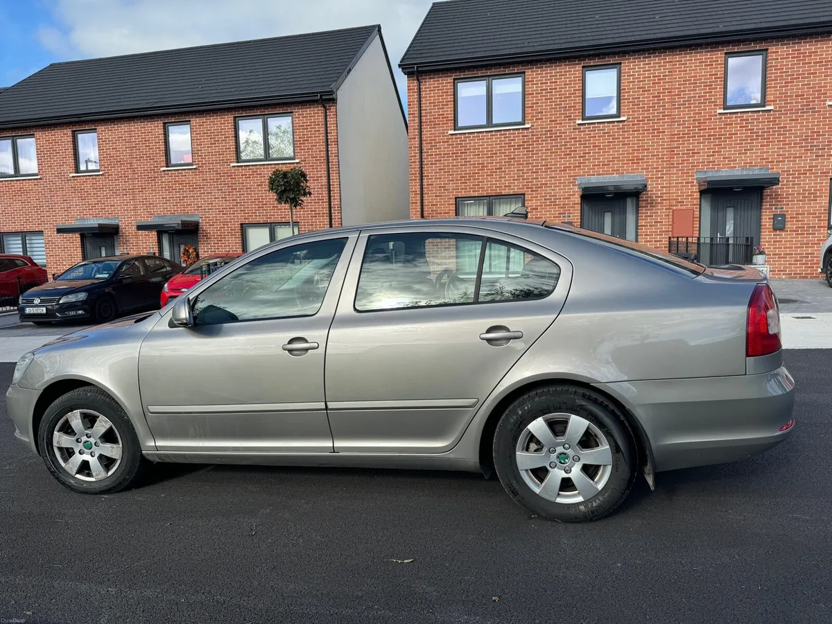 Car - Image 3