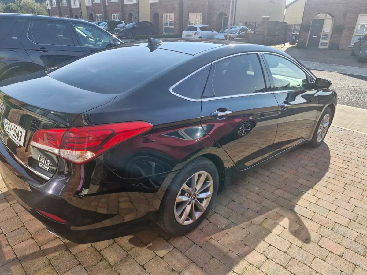 Car - Image 3