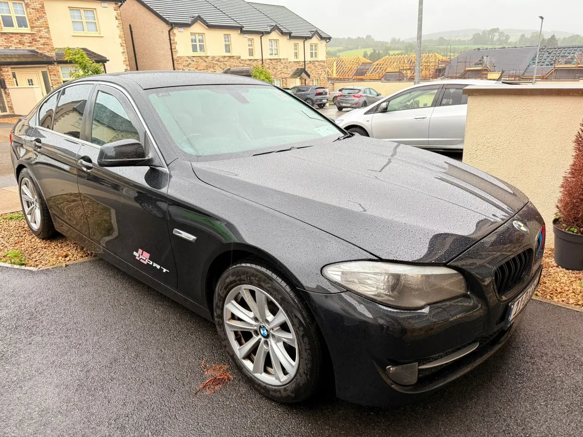 BMW 5-Series 2011 - Image 1