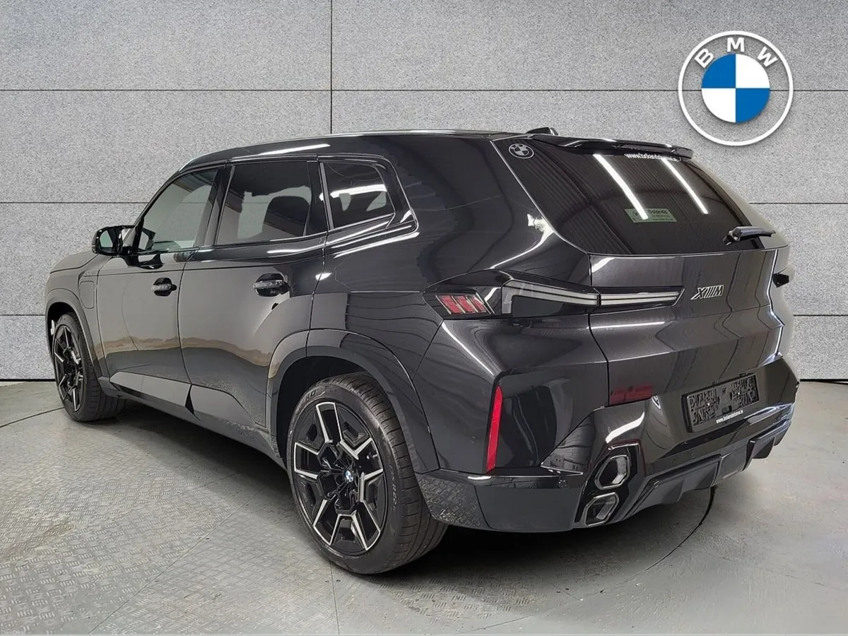 BMW XM 50e - Image 3
