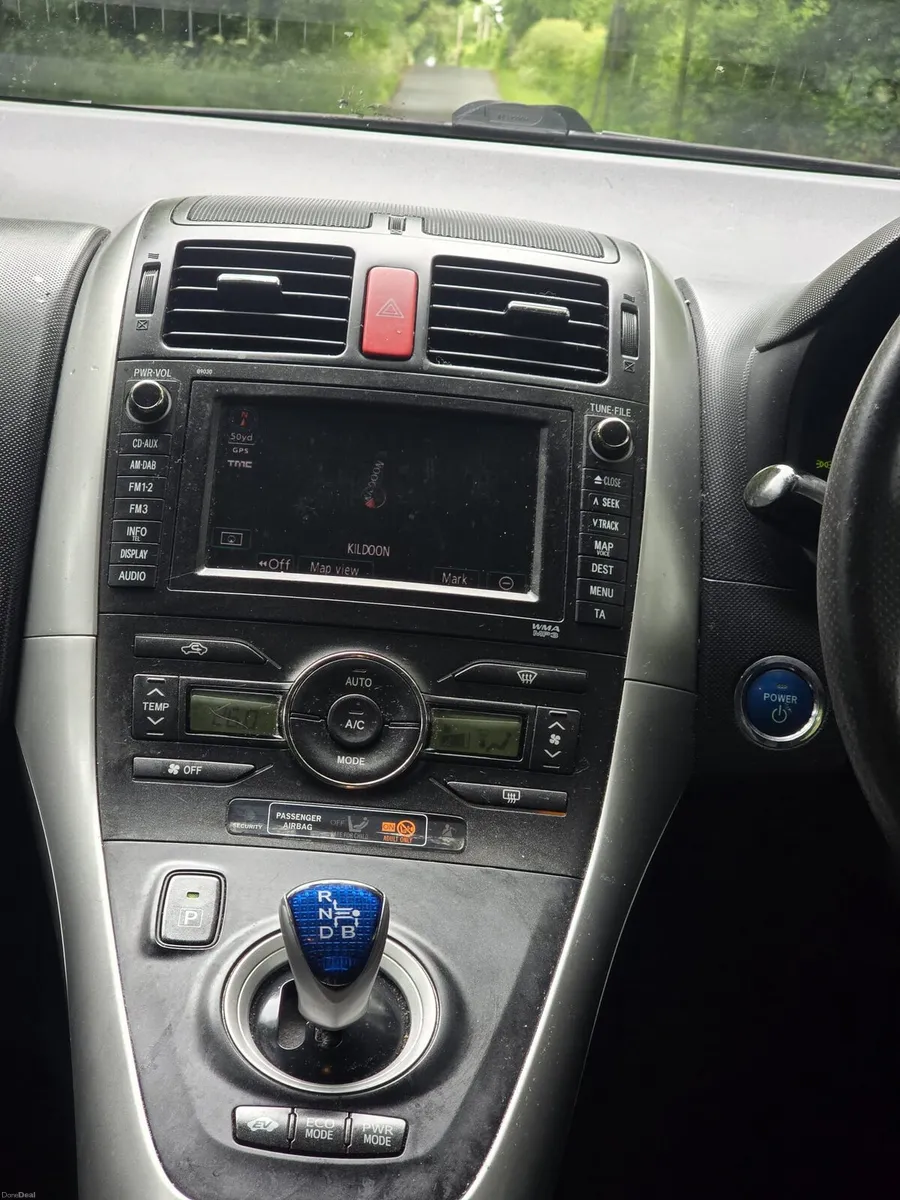 Automatic Toyota Auris 1.8 Hybrid
 NCT  01/27 
Onl - Image 4