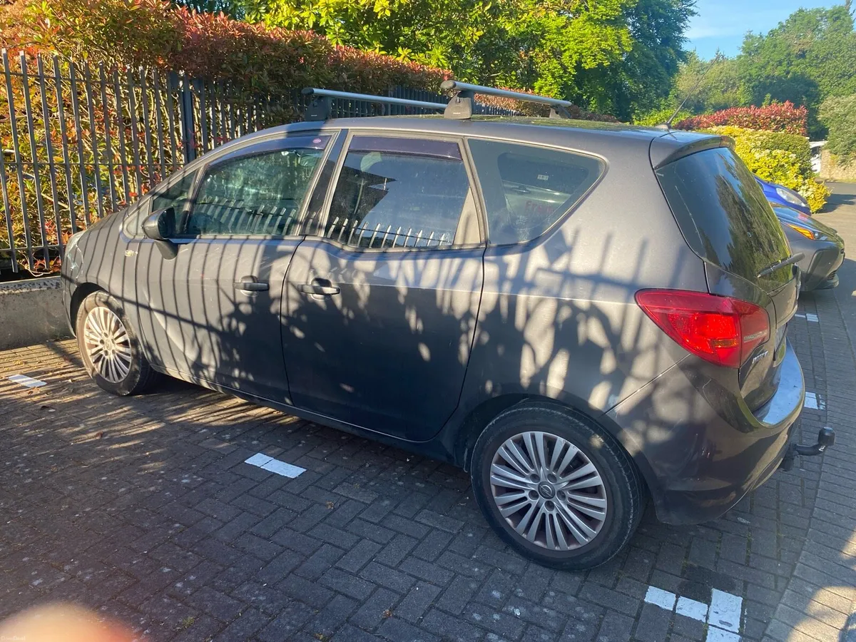 Meriva engine faulty with roof rails, extra wheels - Image 2
