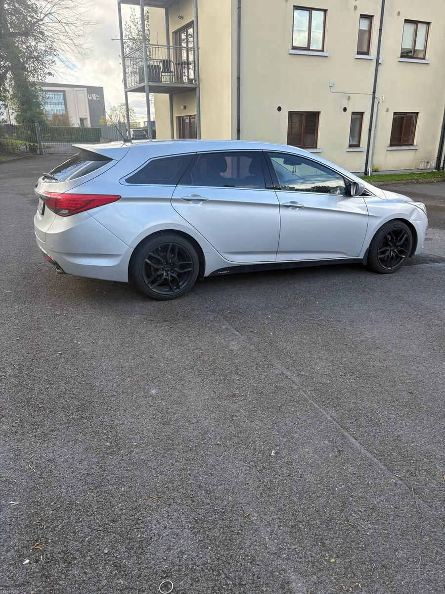 Car - Image 2