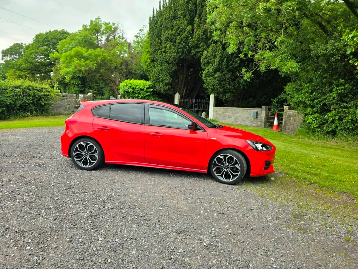 Ford Focus Race Red ST Line 1.5 Diesel - Image 2
