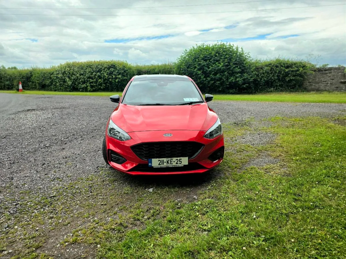 Ford Focus Race Red ST Line 1.5 Diesel - Image 3