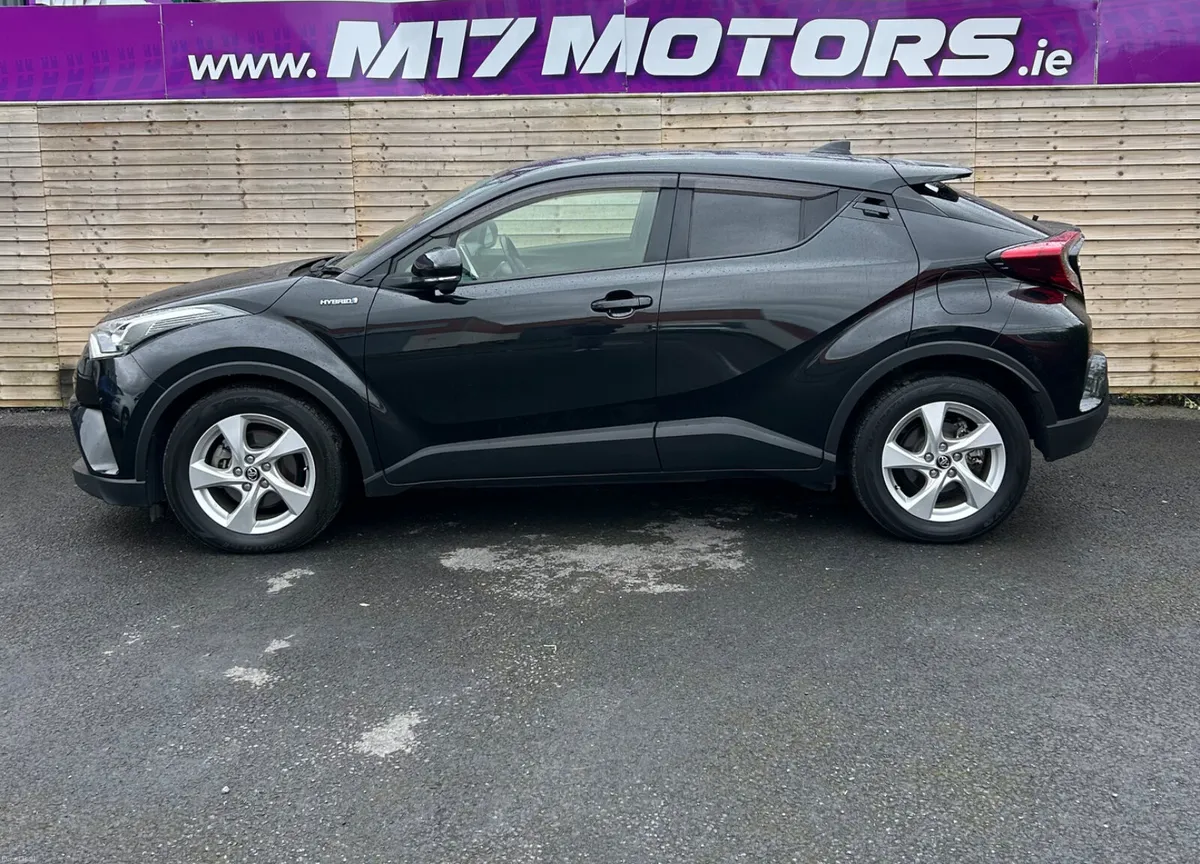 2018 Toyota C-HR, Auto Hybrid - Image 4