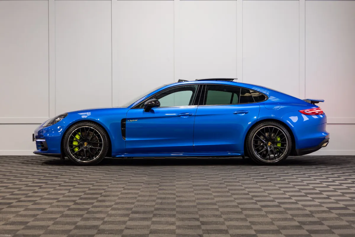 2018 Porsche Panamera 4 E-Hybrid - Image 3
