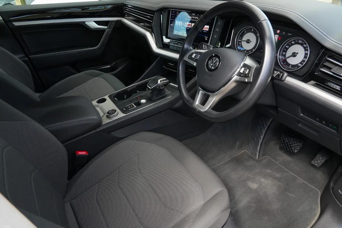 2020 Volkswagen Touareg 3.0 5 Seat Passenger - Image 2