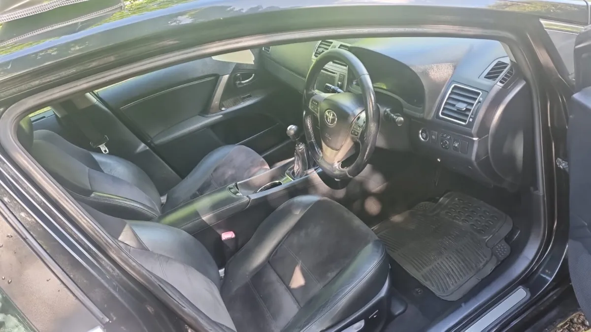 Toyota Avensis 2013 - Image 4