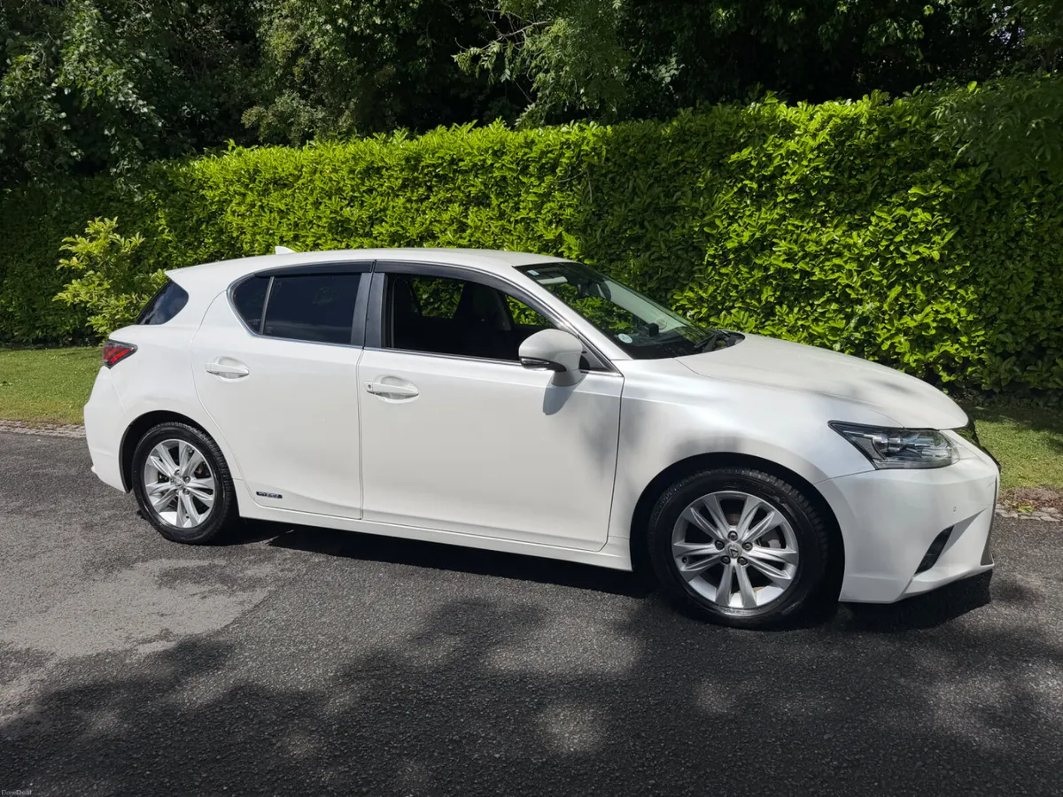 2015 Lexus CT200h Version C – Pearl White €13,950 - Image 2