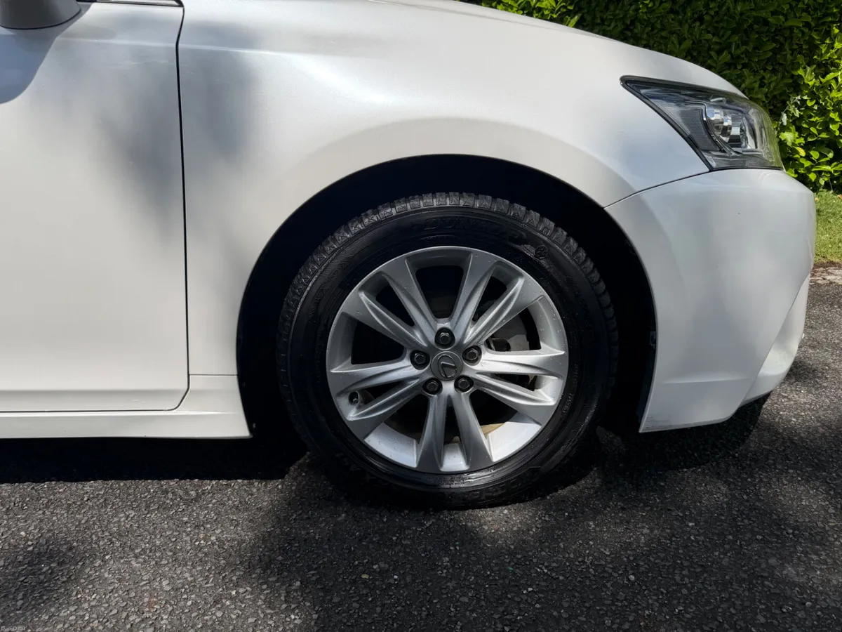 2015 Lexus CT200h Version C – Pearl White €11,950 - Image 5