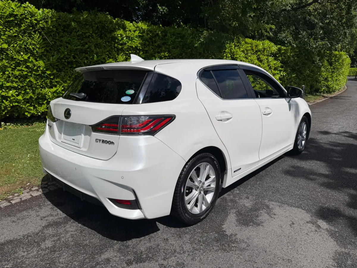 2015 Lexus CT200h Version C – Pearl White €13,950 - Image 4